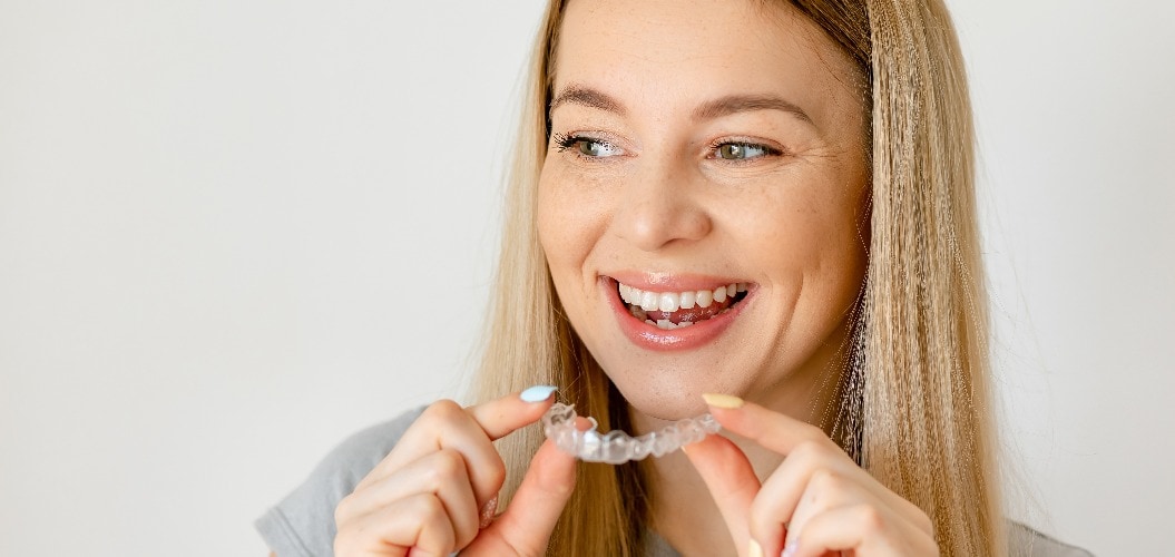 Invisalign vs. traditionelle Zahnspangen